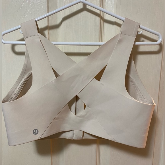 Like New! Lululemon Enlite Front Zip Bra - Picture 2 of 16